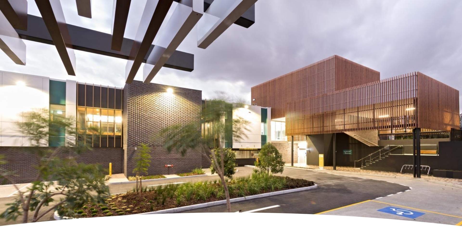 Timber-look Façade adds therapeutic touch in Jacaranda Place Aluminium Balustrades - Timber-look Façade adds therapeutic touch in Jacaranda Place